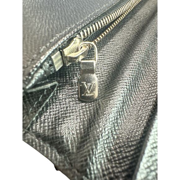 321. Louis Vuitton Damier Graphite Brazzaville Wallet - Picture 7 of 8